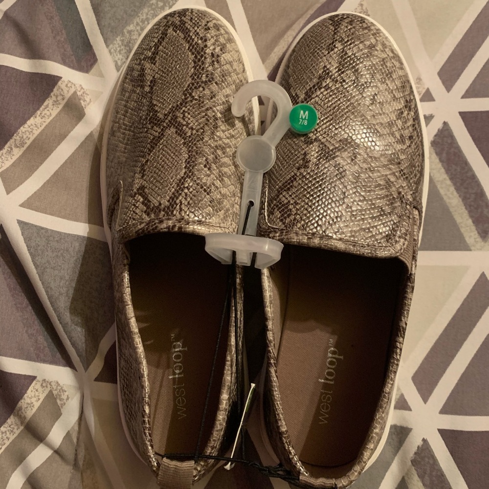 West loop women’s slip on shoes size 7/8